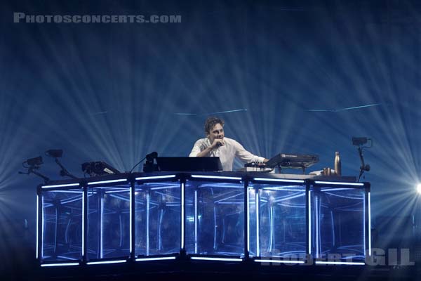 FLUME - 2017-08-25 - SAINT CLOUD - Domaine National - Grande Scene - 